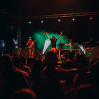 Afrasonic y el Globish Poetry Orchestra - La Grange Vadrouille