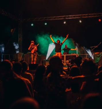 Afrasonic y el Globish Poetry Orchestra - La Grange Vadrouille