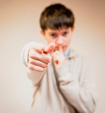 Ça commence par une interruption - Cie AK Entrepôt