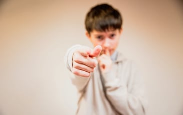 Ça commence par une interruption - Cie AK Entrepôt
