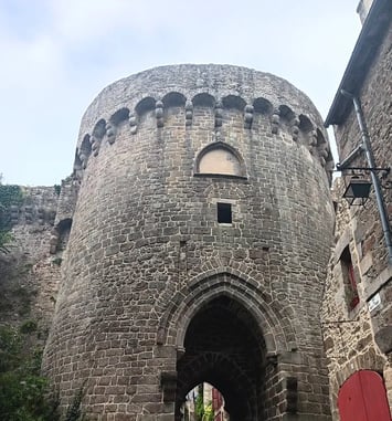 Visite guidée de la promenade nord des remparts de Dinan (du Jerzual à la tour Saint-Julien)
