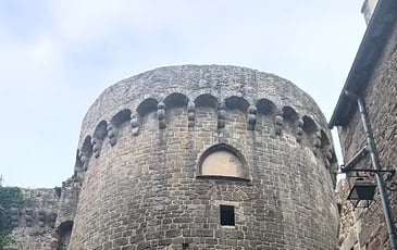 Visite guidée de la promenade nord des remparts de Dinan (du Jerzual à la tour Saint-Julien)