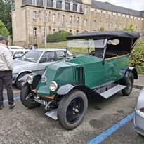 Exposition de voitures anciennes