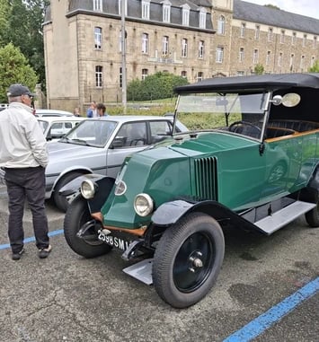 Exposition de voitures anciennes