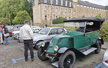 Exposition de voitures anciennes