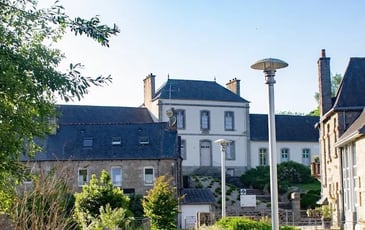 Le bourg d'hier à aujourd'hui : circuit et cartes postales